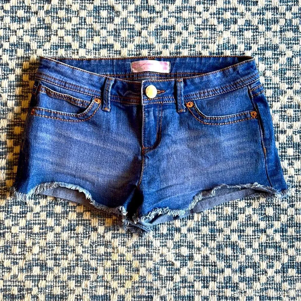 No Boundaries NOBO Junior’s 5 Blue Jean Cutoffs